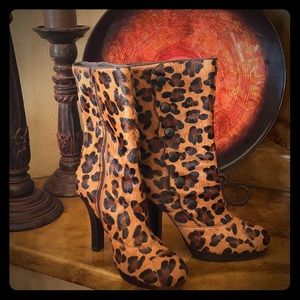 🟤⚫️ “ONE PAIR OF STYLISH LOOKING BOOTS” ⚫️🟤